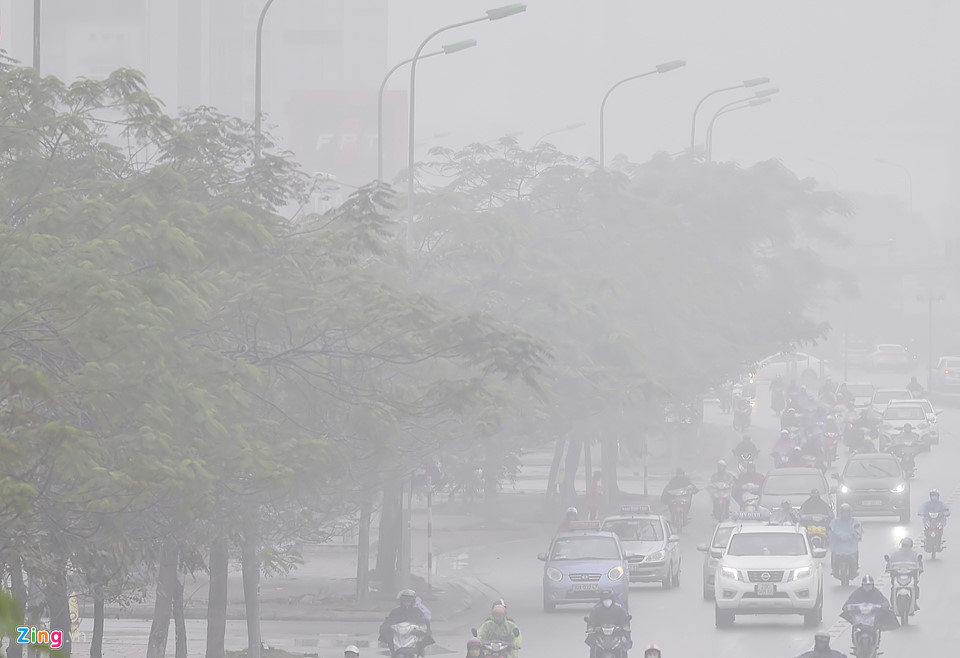 Sương mù bao phủ Hà Nội cả ngày lẫn đêm